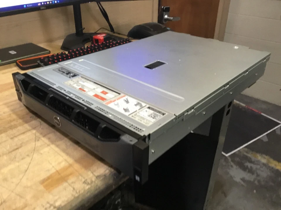 Dell Poweredge R730 Server 8-Bay (2.5) |2x E5-2640 V3 | 128GB Ram/ H730 - Image 1 of 4