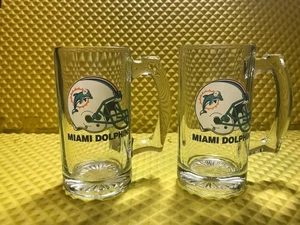 Vintage 2er Set Miami Dolphins 90er Helm Logo Daumenauflage Griff 12 Oz Glas - Bild 1 von 11