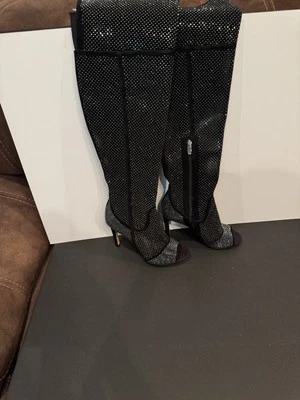 BOTA VINCE CAMUTO KAMORINA NEGRA CON TACHUELAS SOBRE LA RODILLA/PUNTERA ABIERTA TALLA 7,5 Foto 1 de 4