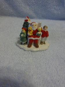 Spode Albero di Natale Villaggio Babbo Natale con Bambini 2,5" Nuovo con Scatola Vedi tutte le foto - Foto 1 di 2