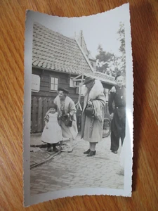 Antigua Foto Real Postal Volendam Países Bajos Mujeres Niña y Hombre Joven - Imagen 1 de 4