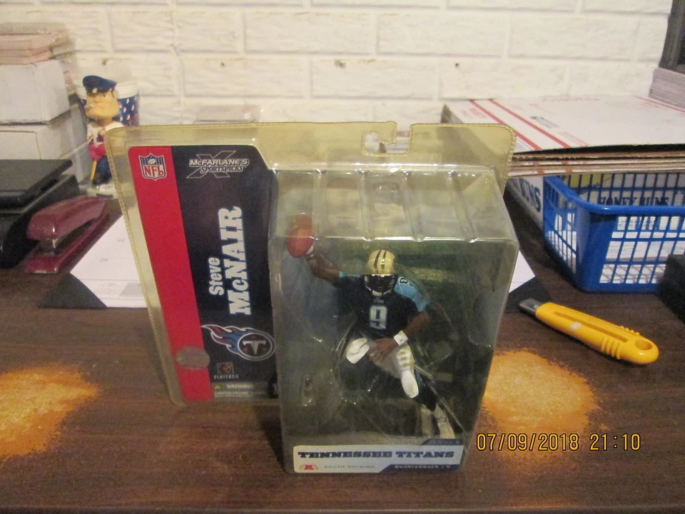 Boneco McFarlane NFL Tennessee Titans #9 Steve McNair Series 8 logotipo quarterback - Imagem 1 de 1