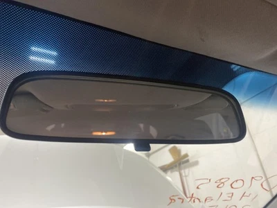 Used Front Center Interior Rear View Mirror fits: 2014 Hyundai Elantra w/o garag - Image 1 of 4