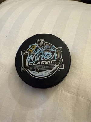 SIDNEY CROSBY Firmado Autografiado NHL 2011 Pittsburgh Clásico de Invierno Puck PSA Foto 1 de 4