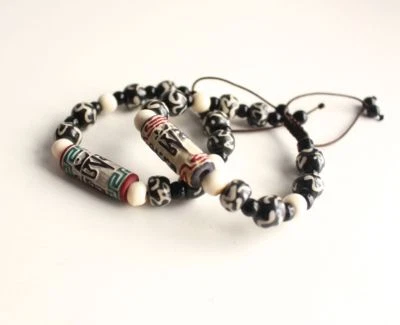 Pulsera Om Mani con dije de piedra tallada PMB22 Foto 1 de 4