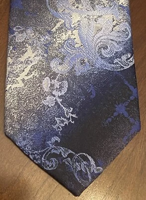 Van Heusen Blue Gray 65% Silk 35% Polyester Men’s Neck Tie Made In China - Image 1 of 4