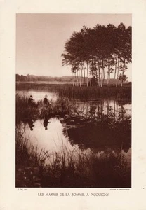 PICQUIGNY MARAIS DE LA SOMME PECHEURS PLANCHE 1937 PRINT - Foto 1 di 1