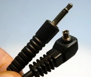 16ft Flash Strobe Extension Cord Heavy Duty PC Male to 3.5 mm phone camera - Picture 1 of 5