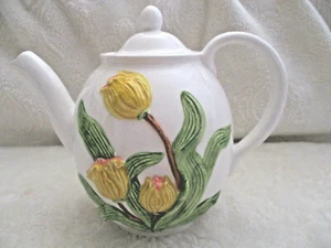 Vintage~ENESCO Corp.Taiwan~Ceramic Tea Pot~Raised Yellow Daffodils Pattern~7.0" - Picture 1 of 12