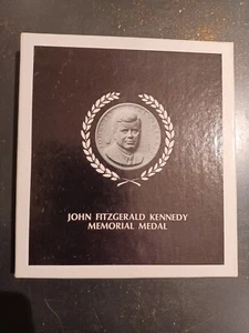 John Fitzgerald Kennedy Memorial Medal Silver in Box Presidential Art Medals - Picture 1 of 8
