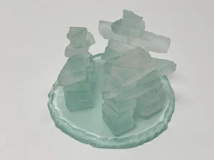 Escultura artística canadiense de vidrio artesanal escena Inukshuk decorativa coleccionable - Imagen 1 de 3