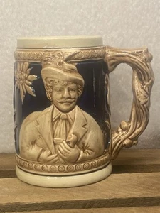 Vintage deutscher Stil Bierstein Mann und Dorf Szene verziertes Design - Bild 1 von 9