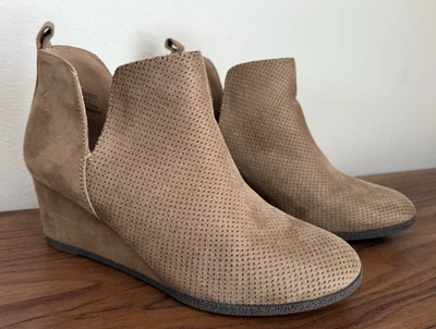 Botines de cuña de gamuza Tru Comfort para mujer talla 7 color tostado Foto 1 de 4