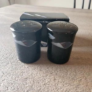 VINTAGE MIKASA GALLERIA OPUS BLACK CALLA LILLY- SALT & PEPPER SHAKERS With Box - Picture 1 of 4