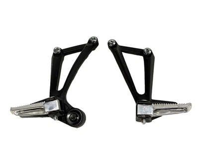 Yamaha YZF R3 2021 ABS OEM ¡clavijas de pasajero laterales izquierdo y derecho y montaje! Foto 1 de 4