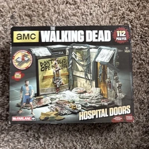 Walking Dead McFarlane Hospital Doors Mini-Figure Building Set 112 pièces Rick NEUF - Photo 1/2