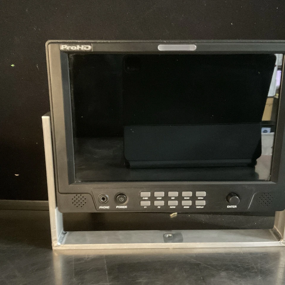JVC DT-X91H ProHD 8.9" AC/DC Portable LCD Monitor - Image 1 of 4