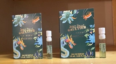 Juego de 2 muestras de eau de parfum cardadas Jean Paul Gaultier Le Beau - 0,05 fl oz ea Foto 1 de 3