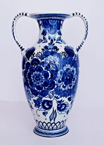 DELFT BLUE & WHITE DOUBLE HANDLE VASE 12.2 INCHES HAND PAINTED ROYAL GOEDEWAAGEN - Picture 1 of 9