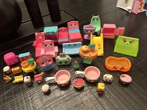 Shopkins Happy Places Petkins Lot - Picture 1 of 3