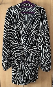BNWT Boohoo Black And White Animal Print Long Sleeve Dress - Size UK 18 - Picture 1 of 3