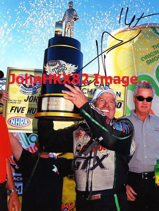 Foto autografiada de John Force gana el 16º campeonato - 2013 Foto 1 de 1