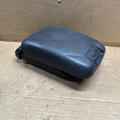 2006 2007 2008 2009 Legacy & Outback OEM Subaru reposabrazos central reposabrazos central Foto 1 de 4