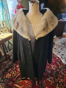 VINTAGE MURPHYS BLACK CURLY LAMB FUR COAT WITH GRAY FUR COLLAR ♡ 35" L - Picture 1 of 7