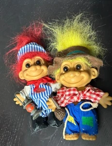 Muñeca Troll Hillbilly con Tubo y Conductor de Tren con Linterna Años 90 De Colección Russ - Imagen 1 de 8