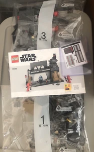 LEGO Star Wars: The Mandalorian Paz Vizsla and Moff Gideon Battle 75386 No Box - Picture 1 of 6