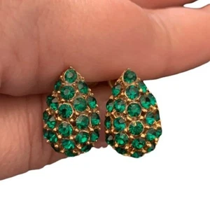 Vintage Earrings Tear Drop Green Gemstone Gold Tone Screw Back Costume Jewelry - Picture 1 of 3