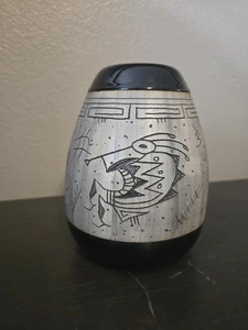 Signed BinishTaa Navajo Etched Pottery Vase - Diné Petroglyph Design - Southwest - Picture 1 of 11