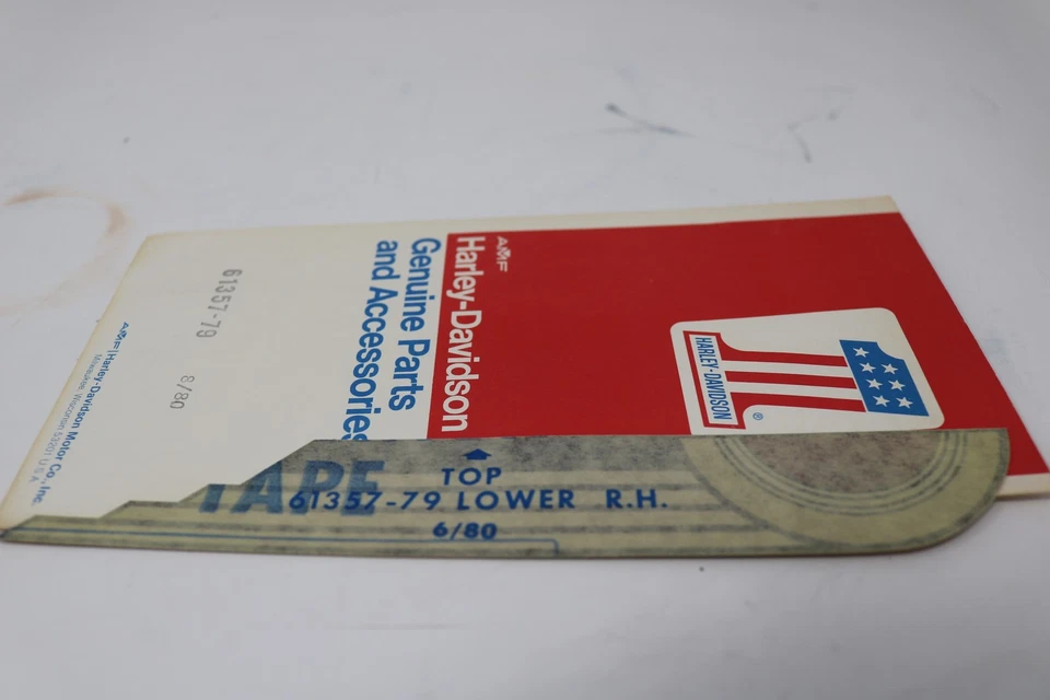 61357-79 NUEVO OEM HARLEY-DAVIDSON FLH CALCOMANÍA INFERIOR DERECHA ROJA Foto 1 de 1