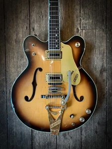 Gretsch Viking 1968 en acabado Sunburst y viene con estuche rígido no original - Imagen 1 de 14