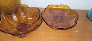 (2) Ancoraggio Gancio RINASCIMENTO Oro Vetro Ambrato Ciotola e Piatto Foglia Smerlata 1960 - Foto 1 di 16