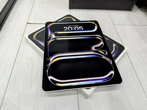 Apple iPad Pro 13" 2024 M4 - 512GB Wi-Fi & Cellular 5G - Unlocked - Silver - Picture 1 of 6