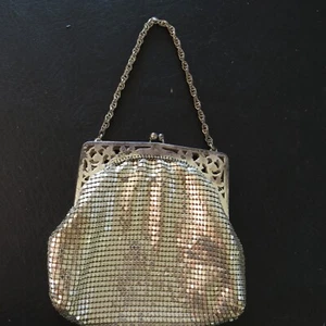 Vintage Whiting and Davis Silver Mesh Purse with Filagree Detail - Picture 1 of 12