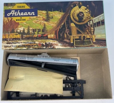 Athearn SP Southern Pacific Single Dome TANK CAR 60683 Unbuilt Kit #1578  - Image 1 of 4