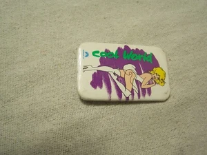 Vintage Film Promo Button Pin 1992 Paramount Bilder Cool World - Bild 1 von 3