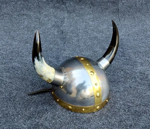 Mittelalterlicher europäischer Designer Hornhelm | Wikinger Look mit Hörnern Cosplay - Bild 1 von 7