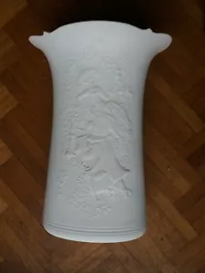 Kaiser Bisquit Porzellan Vase Relief Dornröschen 28.5 cm - Bild 1 von 4