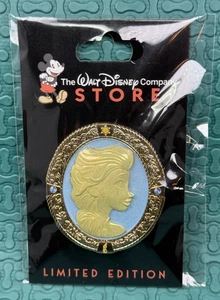 Spilla cameo The Walt Disney Company Store DEC Disney Principessa Elsa LE 300 - Foto 1 di 10