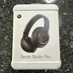 Beats Studio Pro Cuffie Bluetooth Wireless - Marrone Profondo (MQTT3LLA) - Foto 1 di 4