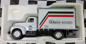 First Gear O'REILLY AUTO PARTS 1957 International R-190 Dry Goods Van 1/34 - Bild 1 von 4