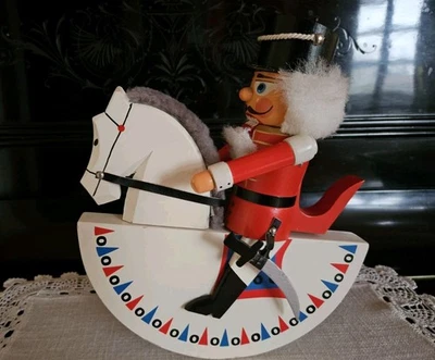 Älterer Nußknacker  " Reiter auf Pferd"  Erzgebirge -Expertic  Made in GDR- Höhe - Bild 1 von 4