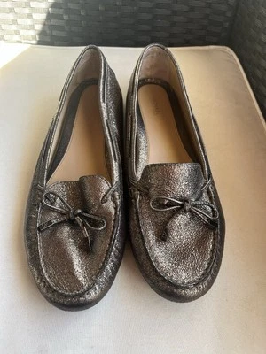 Mocasín para mujer Michael Kors Daisy sin usar, en caja níquel brillante metálico talla 11M Foto 1 de 4