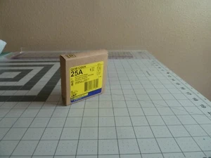 Square D QOB125VH 25 Amp 120/240 VAC 1 Pole 22kA Bolt-On Circuit Breaker - Picture 1 of 12