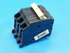 Cutler-Hammer Circuit Breaker 3 POLE UNIT Sicherung 15 AMP, 240 VAC TYPE CH3 - Bild 1 von 4