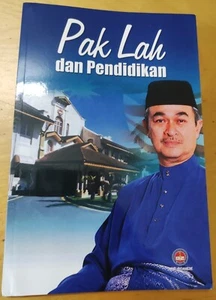 Tun Abdullah Ahmad Badawi, Pak Lah Dan Pendidikan, 2005 UPSI Zuber Zain et al - Picture 1 of 12