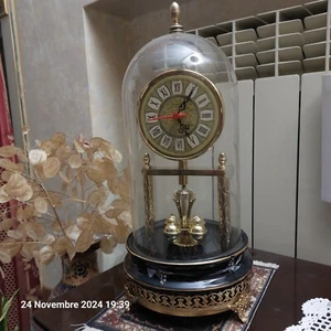 orologio a torsione orizzontale in campana di vetro molato . - Foto 1 di 12